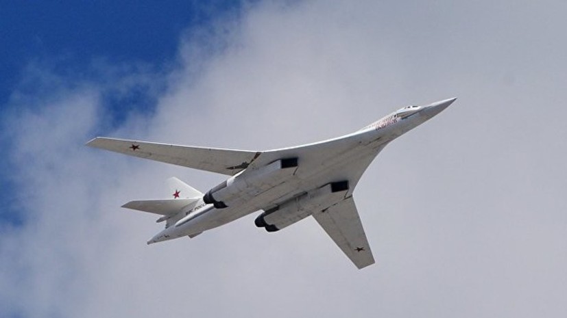 Два ракетоносца Ту-160 выполняют плановый полёт над Баренцевым и Норвежским морями