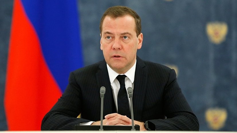 Медведев: максимально высокие цены на нефть невыгодны России