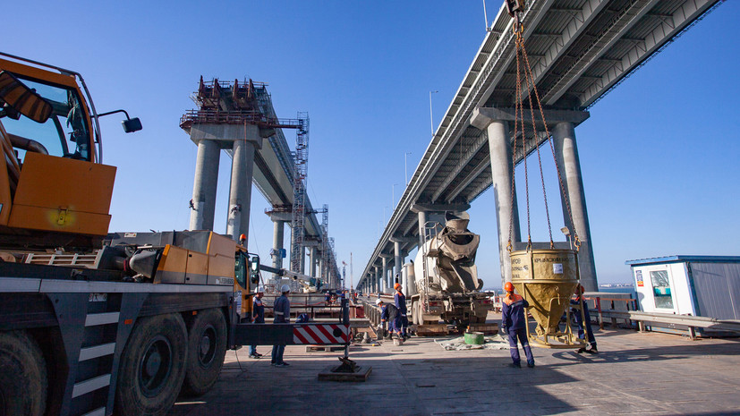 Строители закончили сооружение опор железнодорожной части Крымского моста