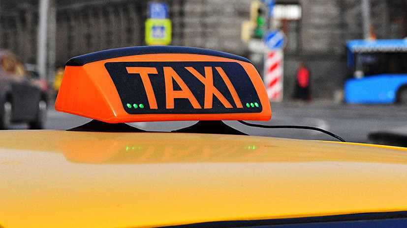 Дептранс Москвы изучит вопрос ограничения числа такси в городе