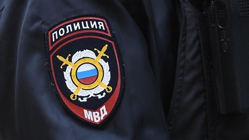 Мужчина ранил ножом полицейского в Москве