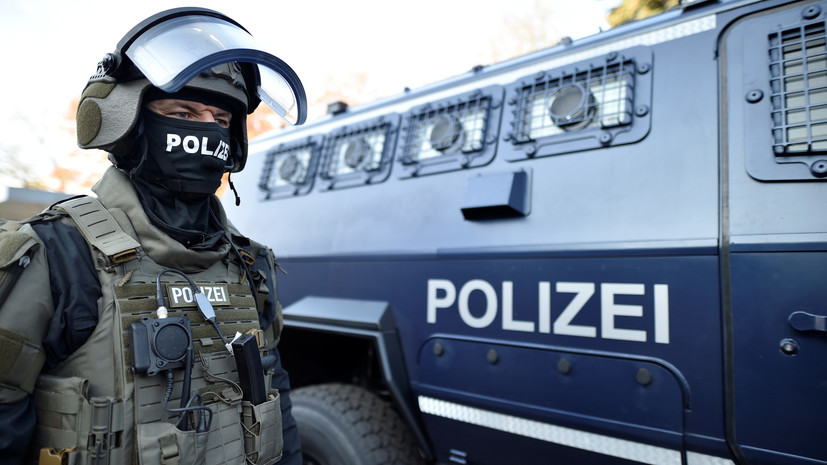 В Германии мужчина взял в заложники человека на заправке
