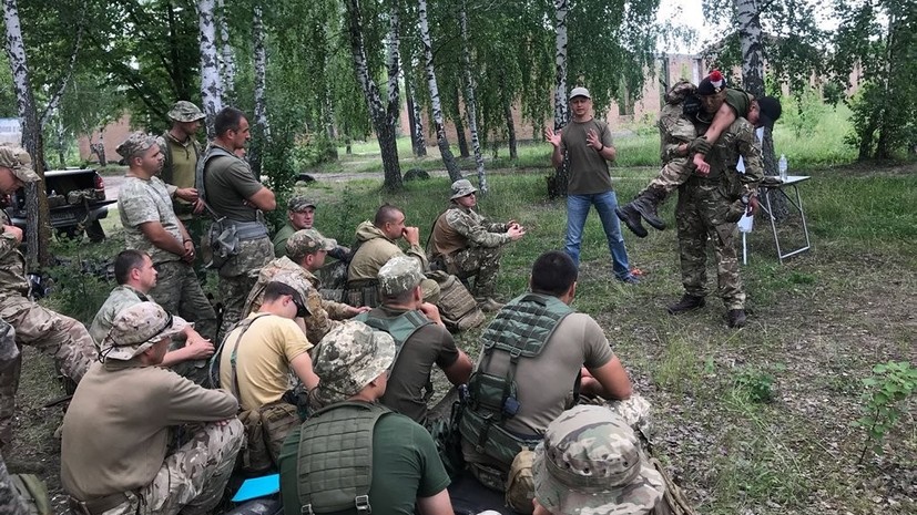 Британия планирует направить на Украину дополнительных военных и корабль ВМС