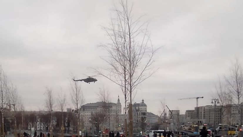 В ФСО назвали причину появления двух вертолётов над Кремлём