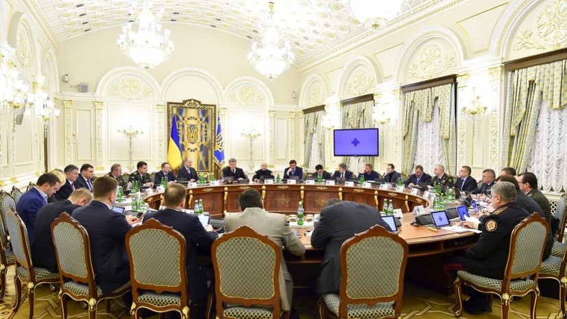 Порошенко и СНБО поддержали решение ввести военное положение на Украине