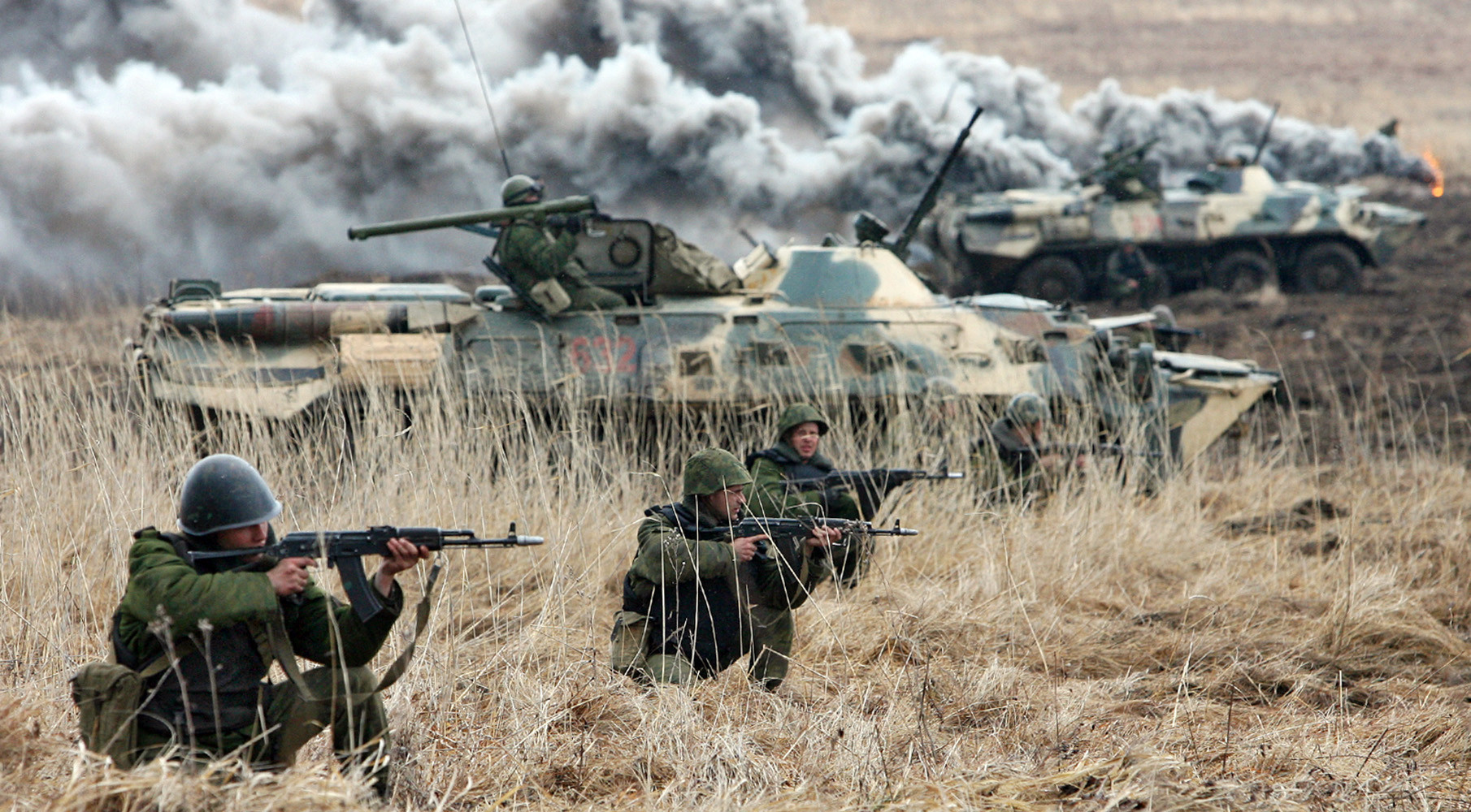 Войска воевать. Боевые действия. Российская армия в бою. Российская армия наступление. Современные военные учения.