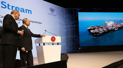 Президент России Владимир Путин и президент Турции Реджеп Тайип Эрдоган (слева) на церемонии завершения строительства морского участка газопровода «Турецкий поток».