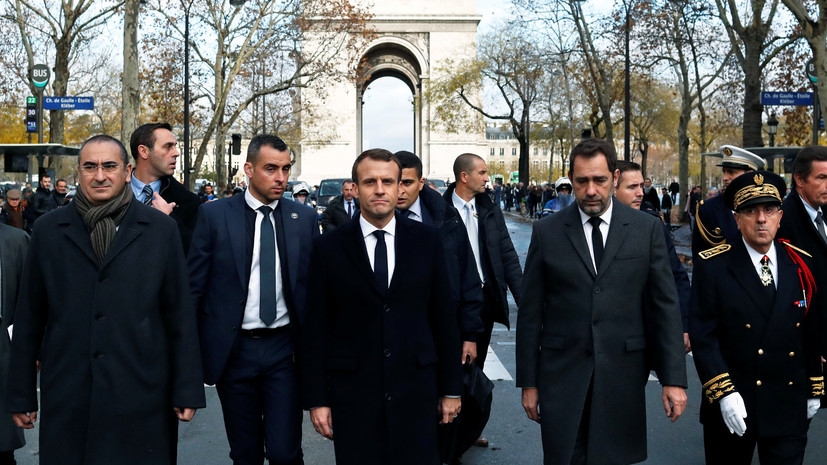Макрон оценил нанесённый Триумфальной арке в Париже ущерб