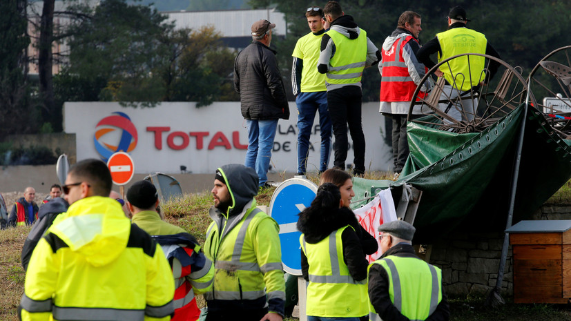 Демонстранты во Франции заблокировали 11 топливохранилищ Total