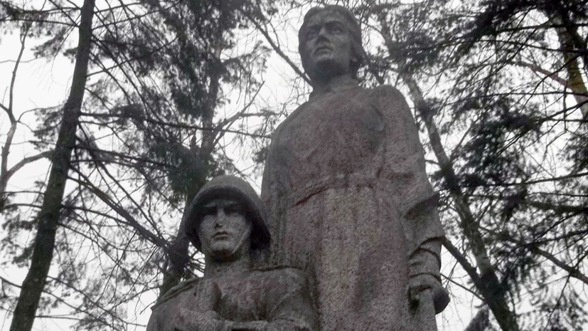 В Риге вандалы осквернили мемориал советских воинов