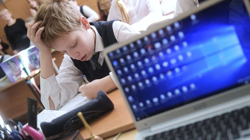 В 15 школах Удмуртии апробируют электронную форму учебника