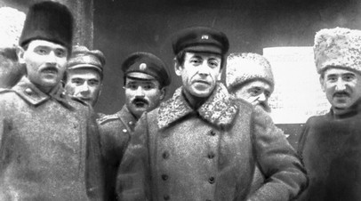 Главный атаман Директории Украинской Народной Республики Симон Петлюра со своим штабом