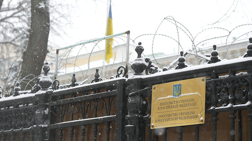 «Лишили миллионы людей права голосовать»: почему украинские власти закрыли избирательные участки на территории России
