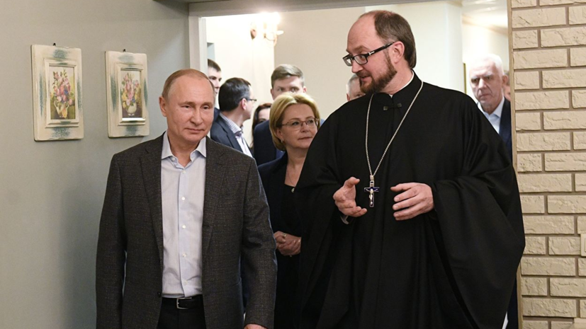 Путин приехал в детский хоспис в Петербурге