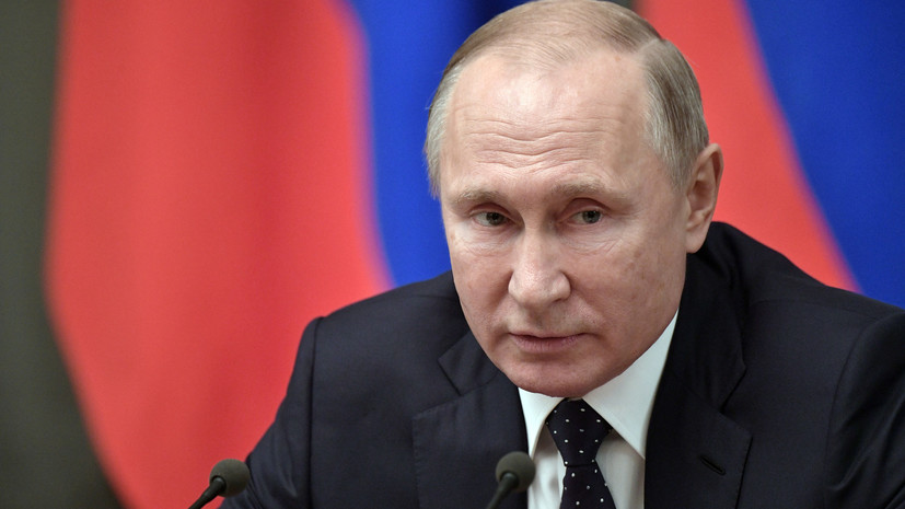 Песков: Путин пока не принял решения об участии в Давосском форуме