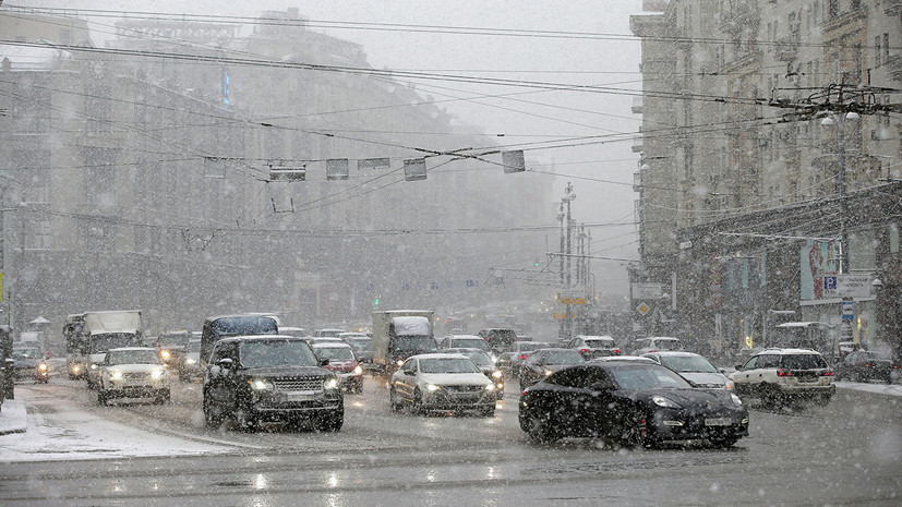 Жителей Москвы призвали пересесть на общественный транспорт из-за непогоды