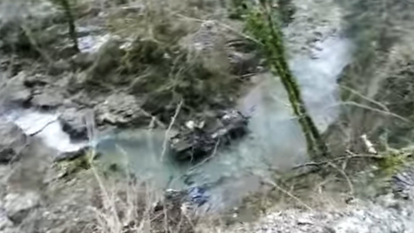 Опубликовано видео с места падения БТР с российскими военными в ущелье