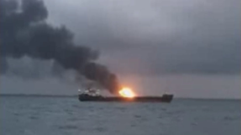 В районе Керченского пролива горят два судна под флагом Танзании