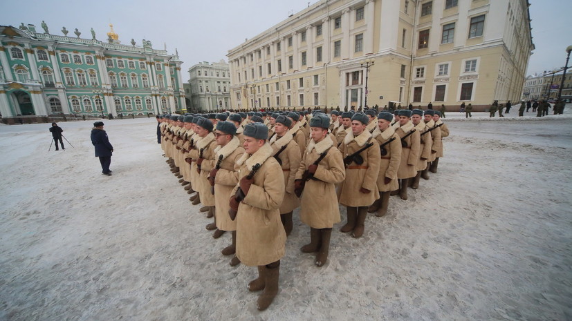 Движение на Дворцовой площади ограничат из-за «Салюта над Ленинградом»