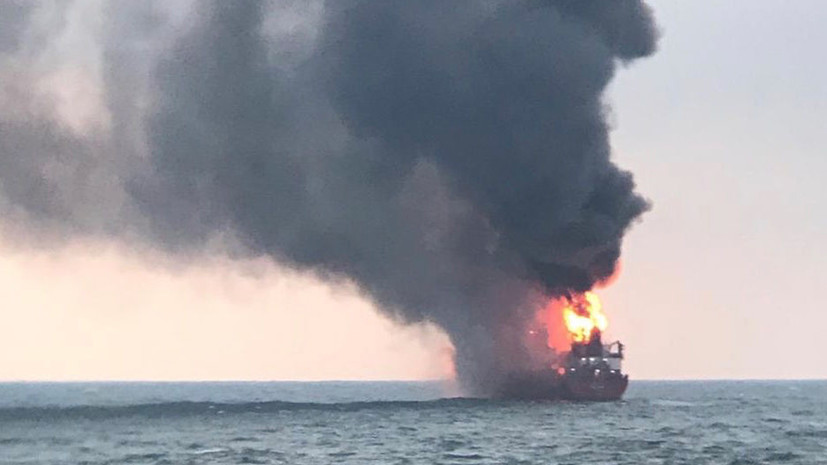 Спасатели не нашли шлюпок и жилетов в районе пожара двух судов в Чёрном море