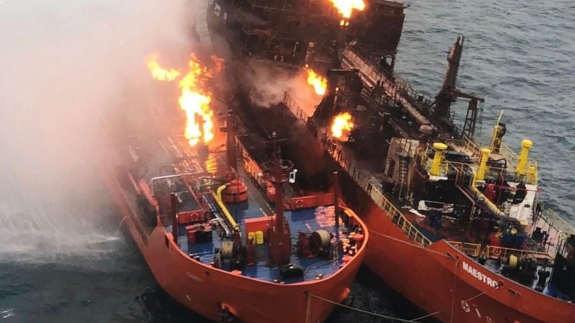 Буксир с пострадавшими на танкерах моряками прибыл в Керчь