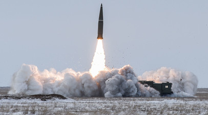 Пуск баллистической ракеты оперативно-тактического ракетного комплекса «Искандер-М»