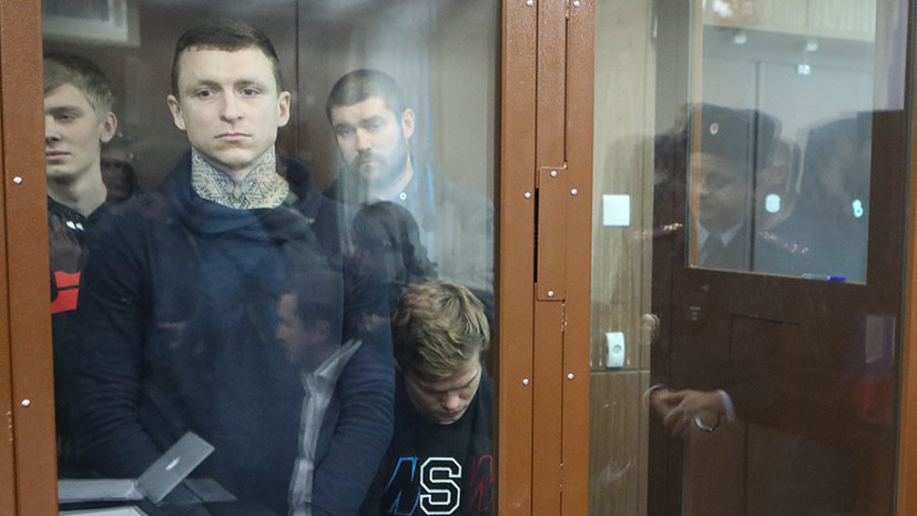 «Пусть на воле искупят вину добрыми делами»: что в российском футболе говорят о деле Кокорина и Мамаева