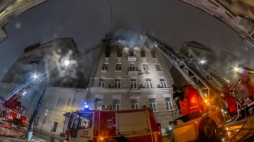 СК опубликовал видео осмотра дома в центре Москвы после пожара