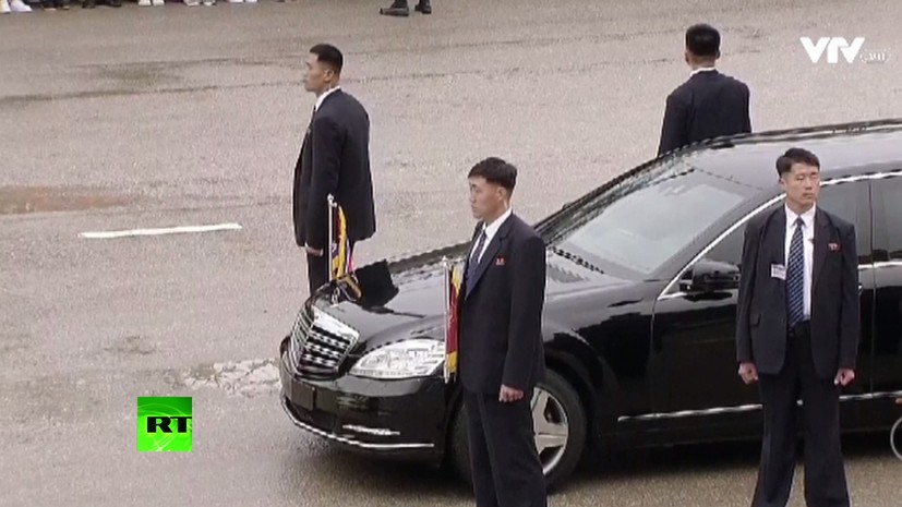 How Kim Jong-un and his running bodyguards were greeted in Vietnam ...