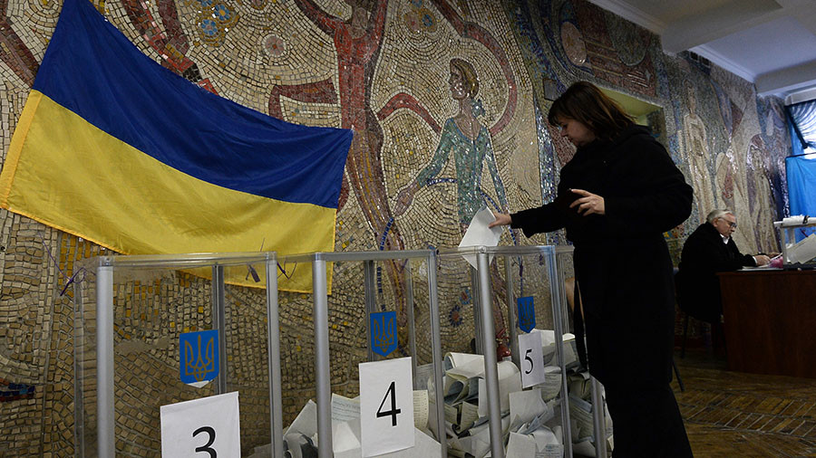 «Неверное направление»: 73% украинцев не одобряют политический курс страны