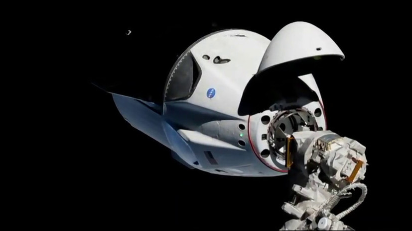 Американский корабль Dragon 2 успешно пристыковался к МКС