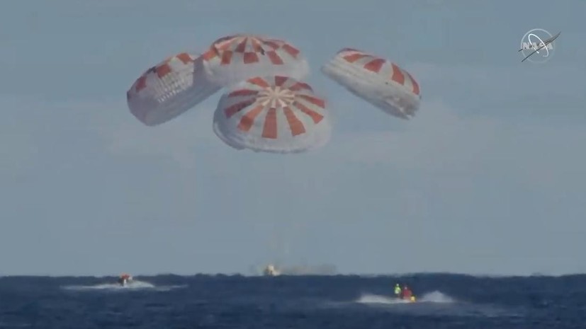 Рогозин поздравил Брайденстайна и Маска с приводнением Dragon 2