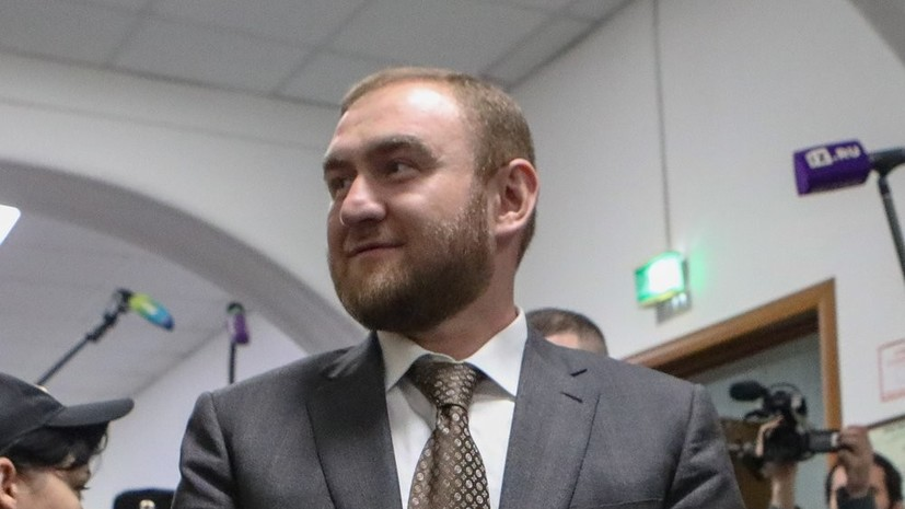 Суд отстранил Арашукова от должности в Совете Федерации