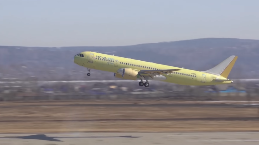 Опубликованы кадры полёта третьего опытного самолёта МС-21-300