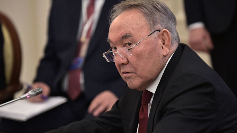 Назарбаев подписал указ о сложении полномочий президента