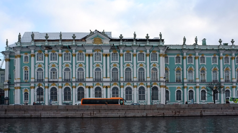 Эрмитаж временно закрыли из-за сообщений о минировании