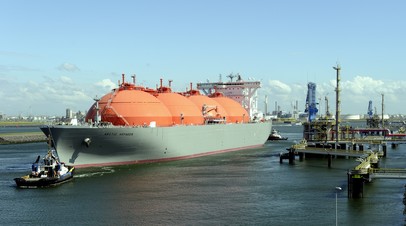 Танкер со сжиженным газом в порту Роттердама