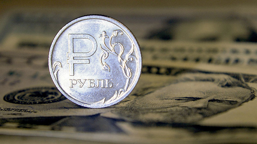 Курс доллара упал ниже 65 рублей