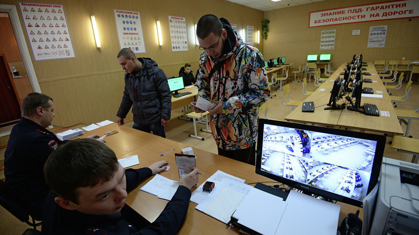 Эксперт оценил планы ГИБДД переработать задачи теоретического экзамена на права