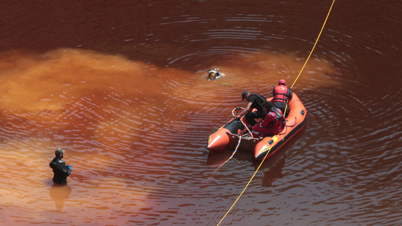 В ядовитом озере на Кипре обнаружили чемодан с женскими