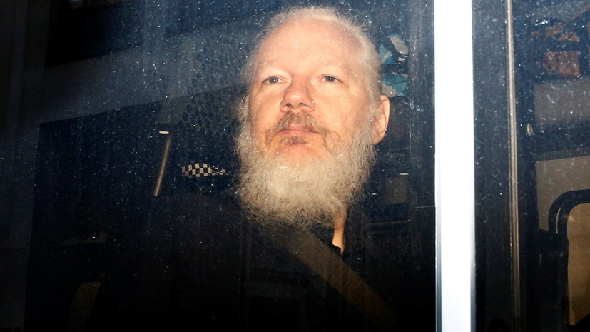 Адвокат рассказал о шантаже в отношении Ассанжа после утечки его данных