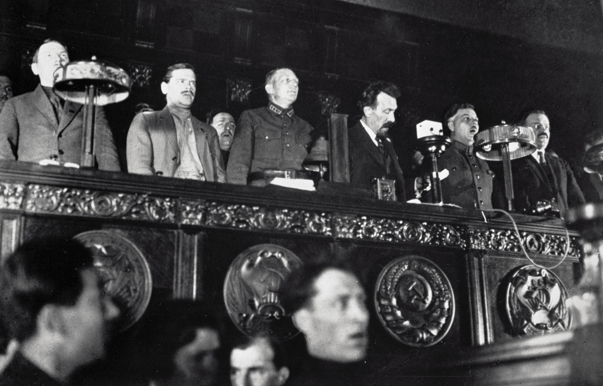 Центрального комитета вкп б. Сталин на 15 съезде ВКП Б. 1927 Г. –XV съезд ВКП (Б). На XV съезде ВКП (Б) В декабре 1927. Съезд ВКПБ 1927.