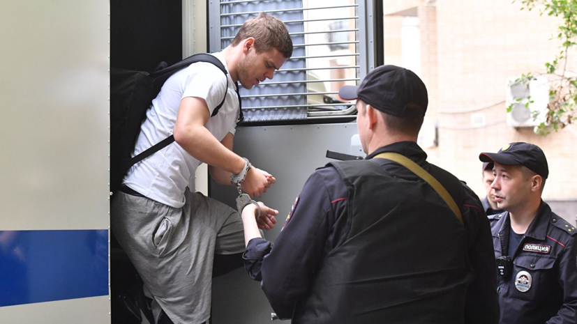 Кокорина и Мамаева доставили в Пресненский суд — РТ на русском