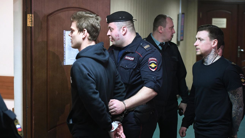 Полиция не нашла следов насилия у упавшей с балкона в Чехии россиянки
