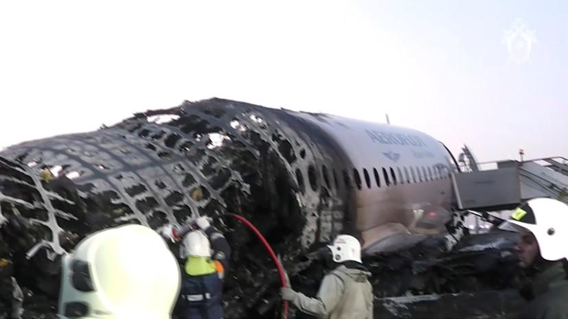 Сигнал о возгорании двигателя SSJ-100 сработал за четыре секунды до остановки лайнера