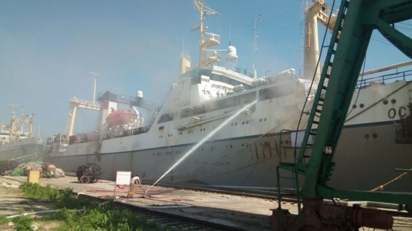 В Приморье произошёл пожар на рыболовном траулере