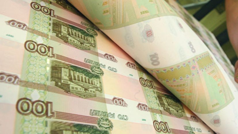 ЦБ начал применять на сторублёвых банкнотах новое покрытие