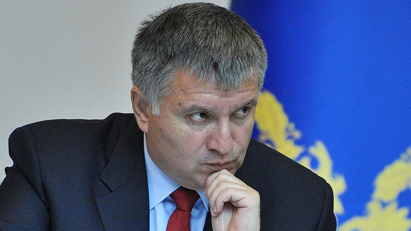 Зеленский рассмотрит петицию об отставке главы МВД Авакова