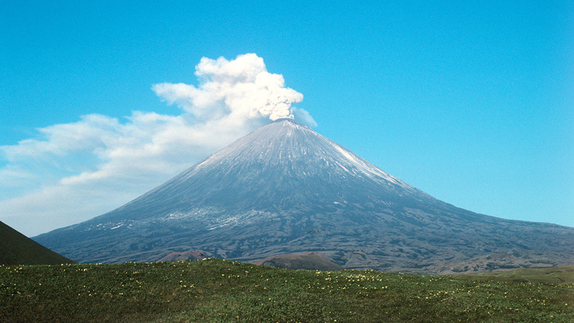 Вулкан Ключевской на Камчатке выбросил столб пепла высотой 5 км