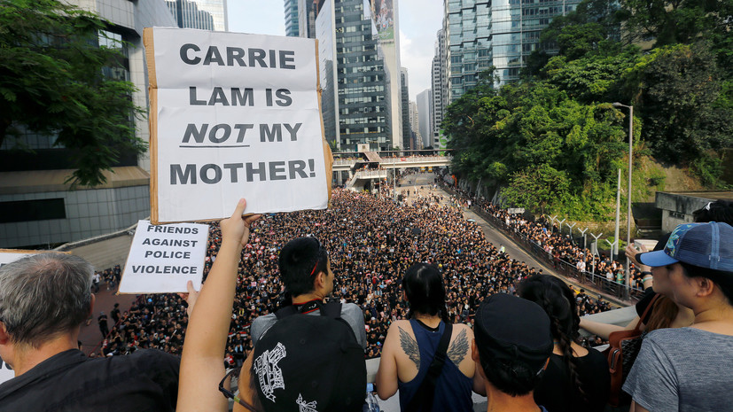 В Гонконге началась новая акция протеста из-за закона об экстрадиции